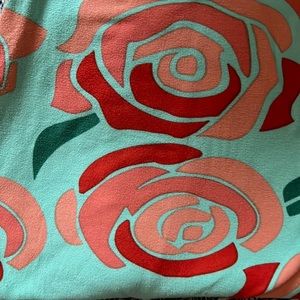 Lularoe belle roses tap and curvy